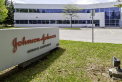 <div>Johnson & Johnson Shares Drop After Mixed Results</div>